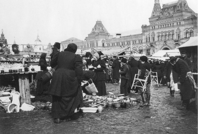 "Косяк" от Netflix - в новом сериале "The last Czars" у них в 1905 году уже Мавзолей стоит на Красной площади!