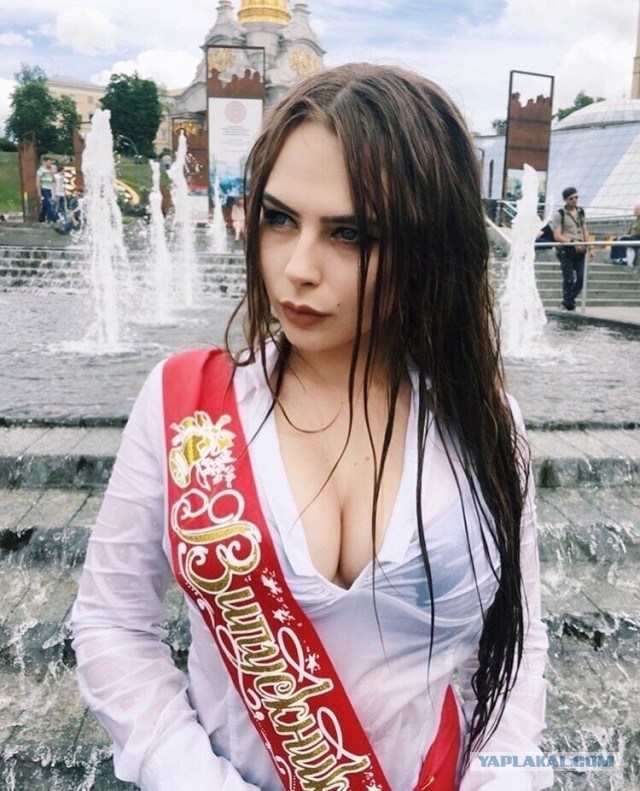 Выпускницы...