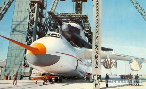 13 мая 1989 г. Первый полет Ан-225 с «Бураном»