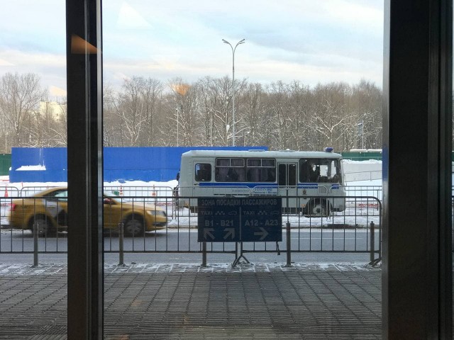 Во Внуково запретили вход всем, у кого нет билетов