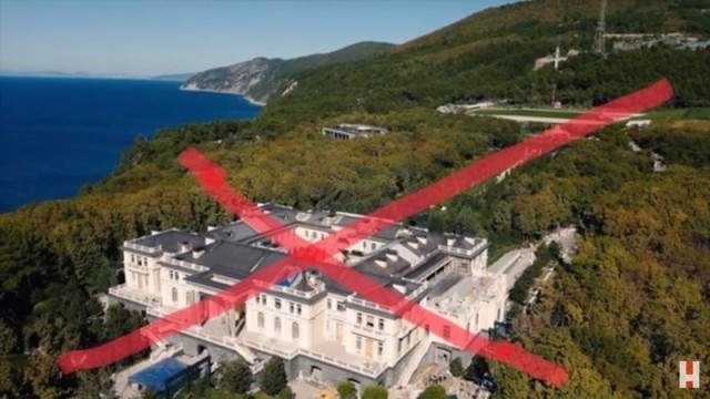 Россияне потребовали снести «дворец Путина» под Геленджиком