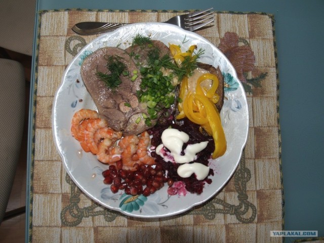 Язык запечёный с ореховым соусом