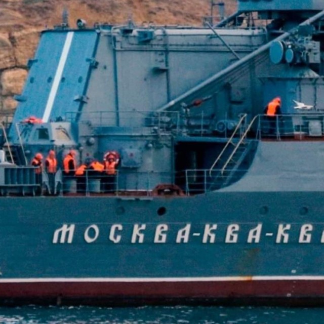 Путин не намерен ехать в Севастополь из-за ситуации с крейсером "Москва"