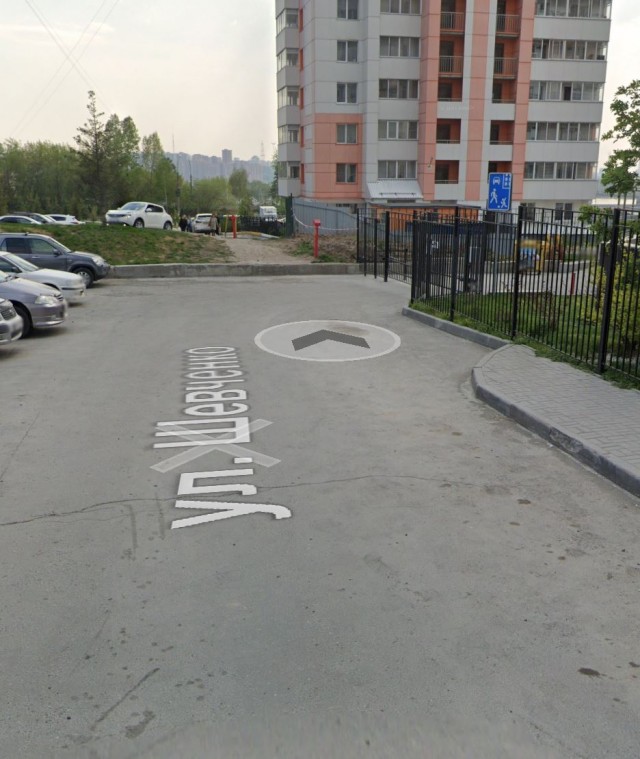Ребенка надо за руку держать и по сторонам смотреть, тогда не будет бед.