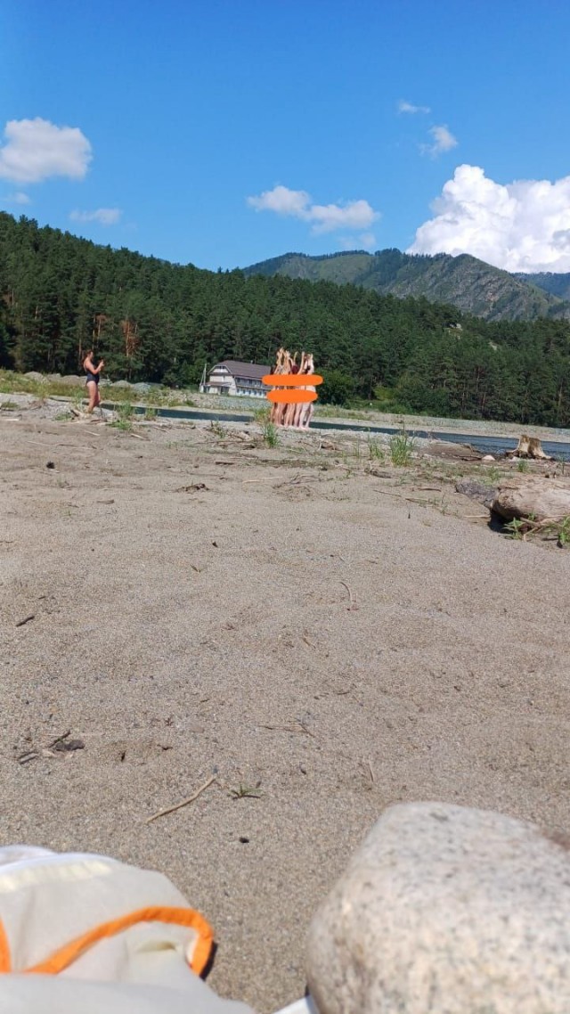 Власти алтайского села пожаловались в полицию на голых туристок и их фривольные фото