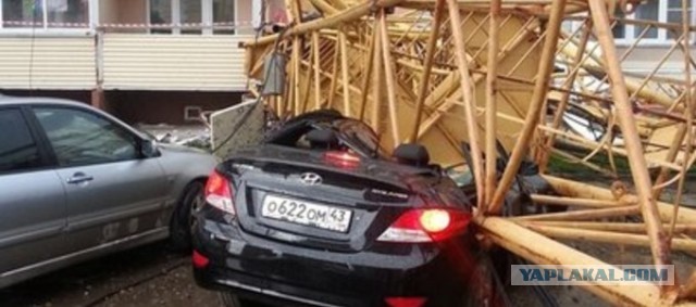 Упал кран. Киров.