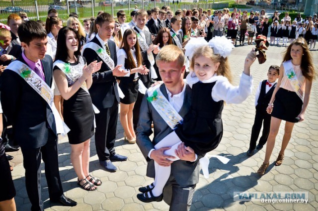 В белорусских школах прозвенел последний звонок