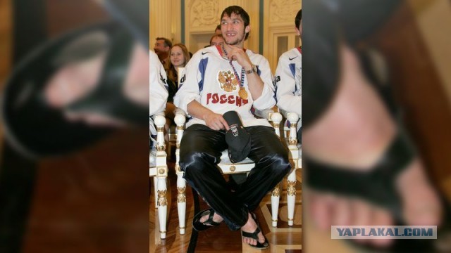 Лидер ОАЭ пришел к Путину в кроссовках