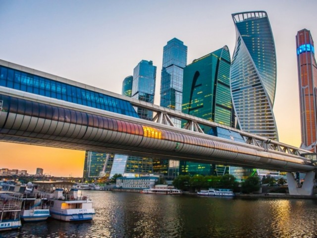 Разбирают вестибюль моста Багратион.