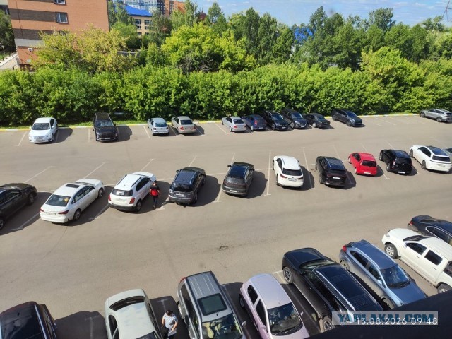 Смотрю сейчас 85% автомобилей только трёх цветов