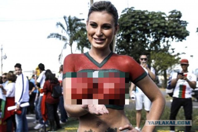 Футбольную болельщицу выгнали с тренировки