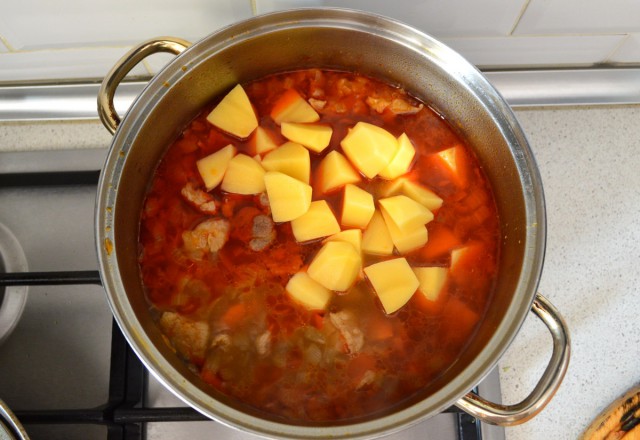 Суп-Гуляш. Наваристо и вкусно.