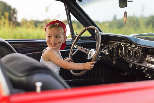 Пора за руль: как учить ребенка водить машину