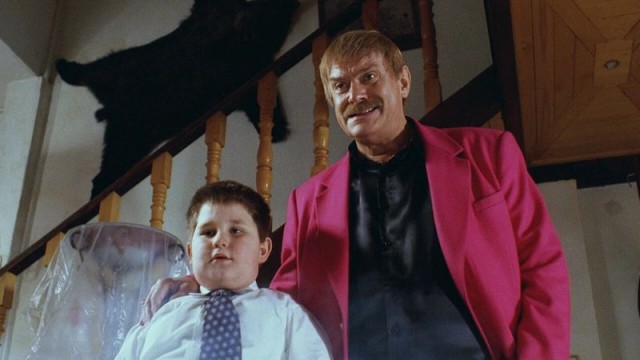 Куриное филе с голубым сыром с персиком и салатом