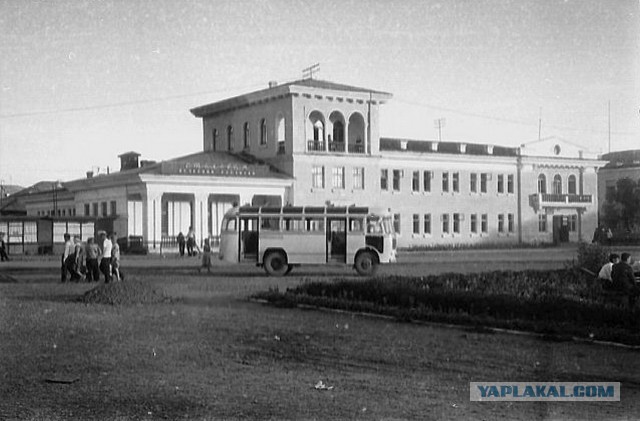 Транспортные картинки с Сахалина середины ХХ века