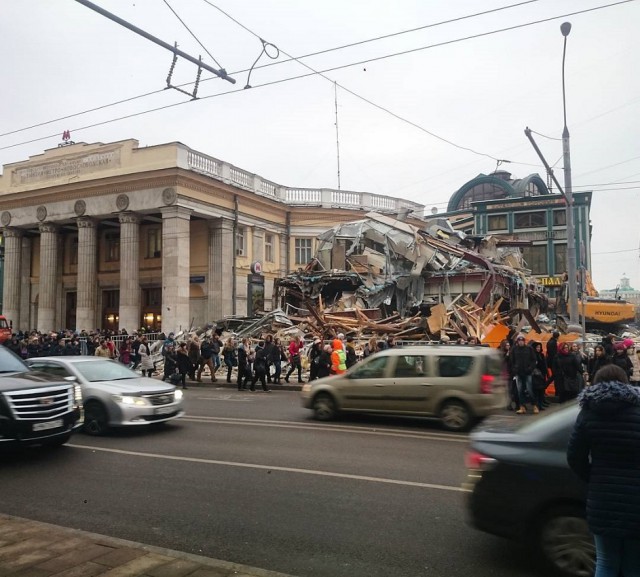 Снос торговых зданий в Москве