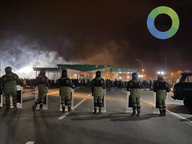 Количество польских силовиков, вставших на пути у мигрантов