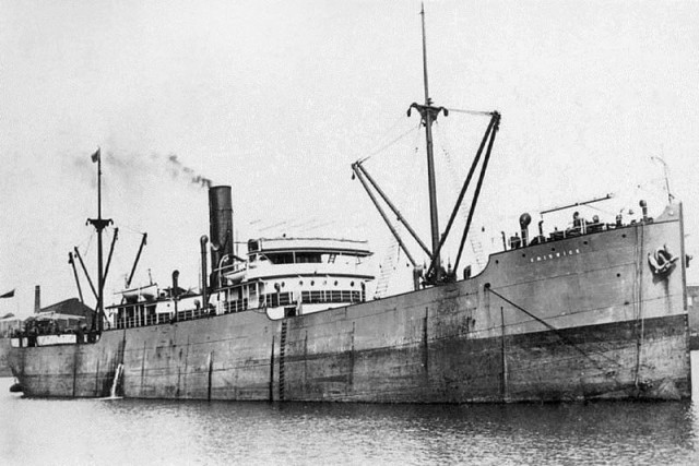 Выброшенный в 1919 г. на остров Кильдин пароход "Чизвик"