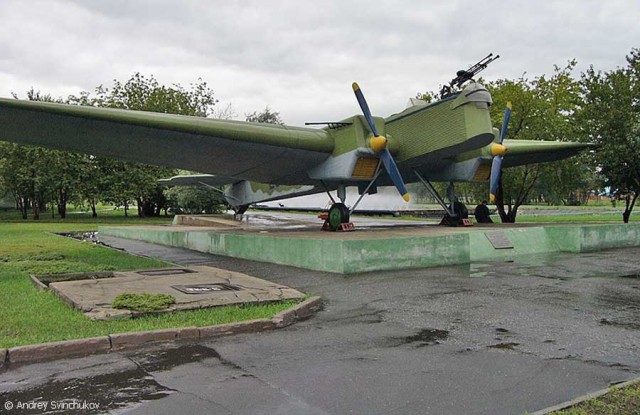 Памятник в городском парке г. Истра
