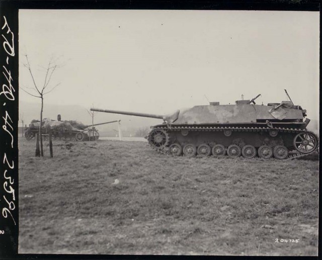 StuG III под кличкой "Гадюка", самая массовая в производстве с которой пришлось встретиться нашим дедам.