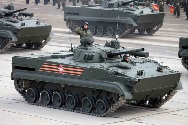 Индия решила закупать американские бронетранспортеры вместо российских.
