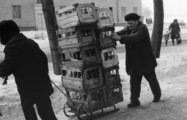 Как сдавали стеклотару в СССР: Какие махинации крутили приёмщики и на что хватало денег с бутылок