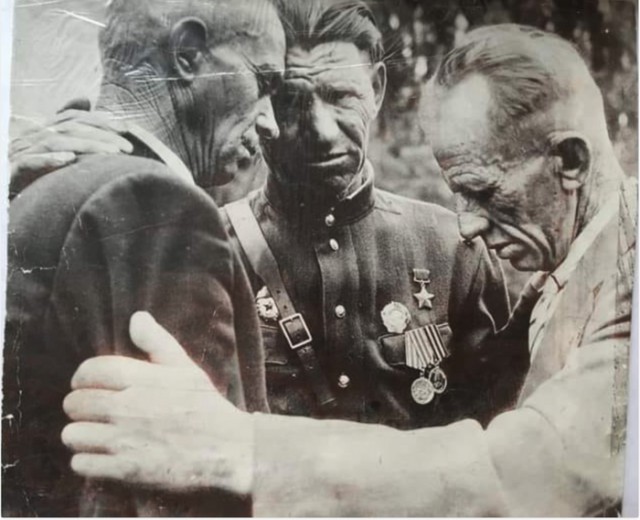 История одной фотографии. Трое из легенды. Оставшиеся в живых три Героя–Панфиловца.