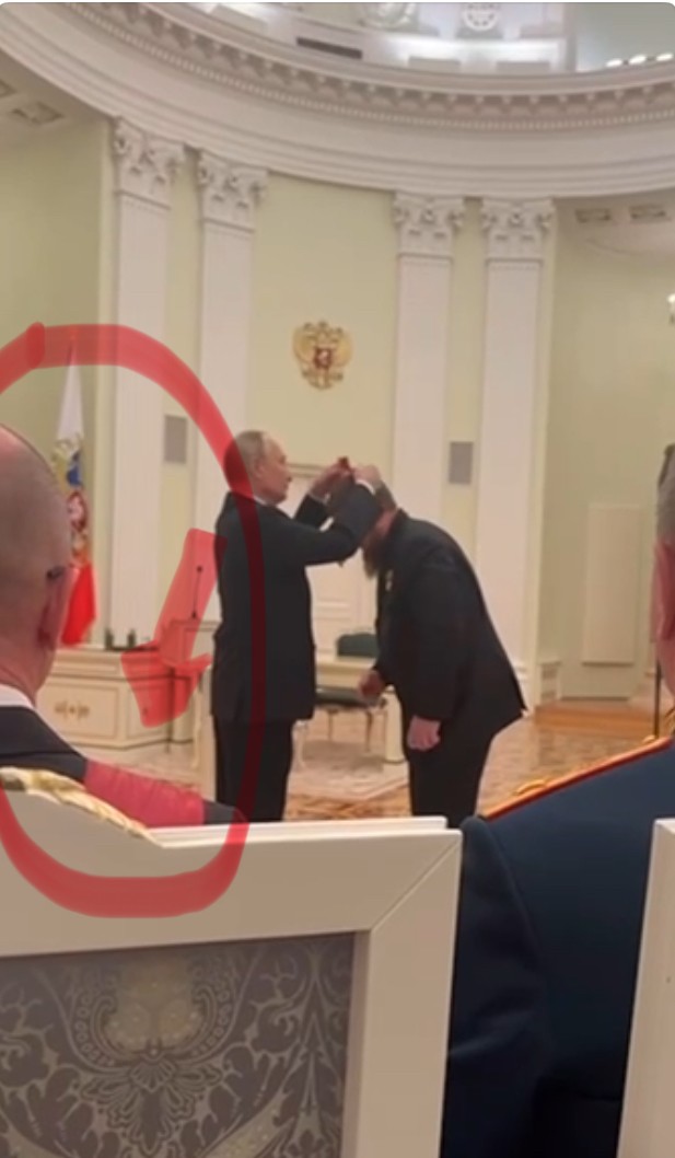 Ну всех наградил, никого не забыл… и КириенкУ тоже