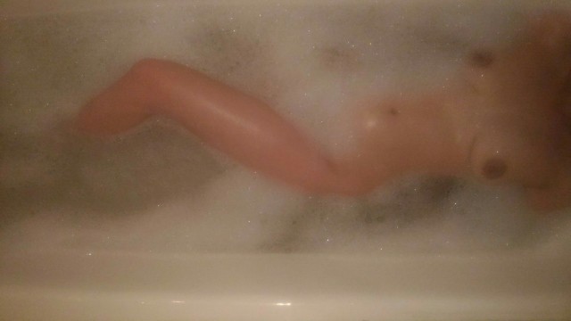 Фотокарточки анонимных девушек