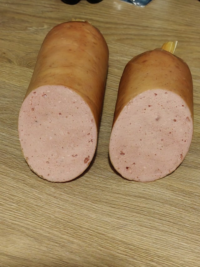 Есть ли в сосисках и колбасе мясо