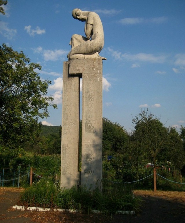 Памятники жертвам ОУН-УПА