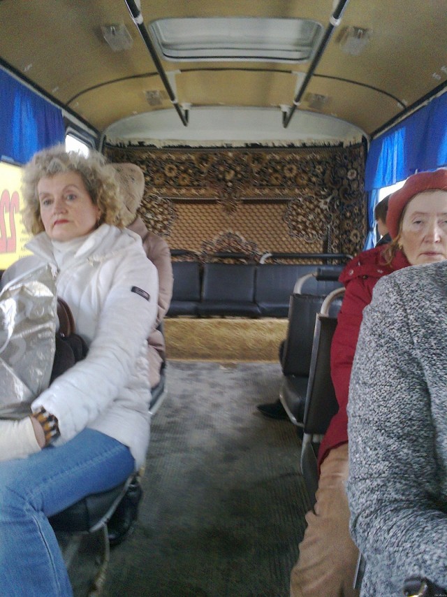 Автобус по-домашнему, с ковром