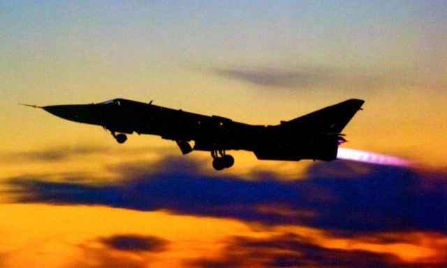 Су-24 разрушился при взлете с авиабазы ВКС РФ в Сирии