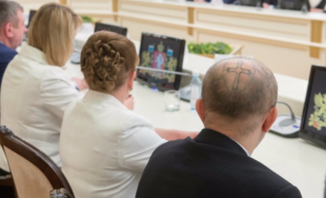 Милонов предложил запретить подросткам делать себе татуировки