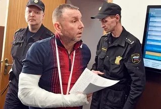 Захарченко курит в сторонке