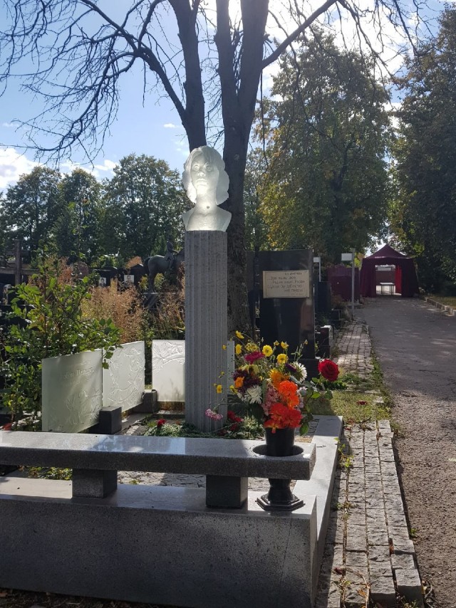 Немного атмосферных фото со старых кладбищ