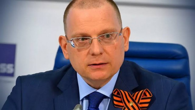 Сенатор Константин Долгов подрался в «Лужниках», когда его везли на матч финала Фонбет Кубка России на гольфкаре, на vip-трибуну