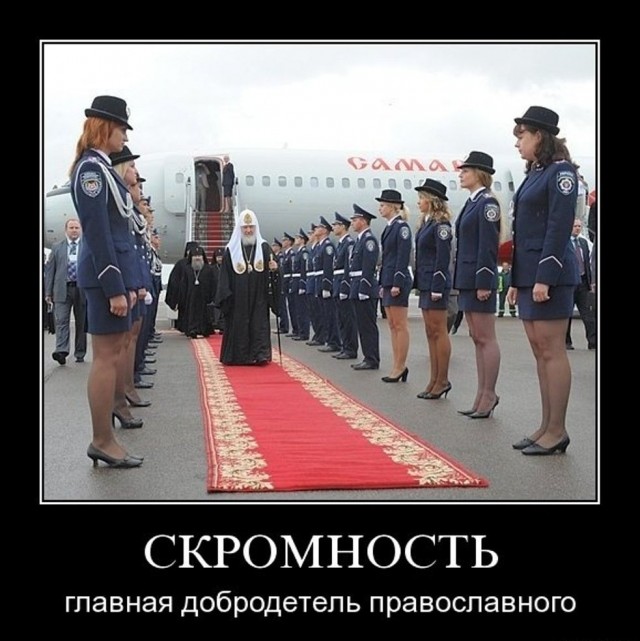 На Зубовском бульваре москвичи помогают роботу
