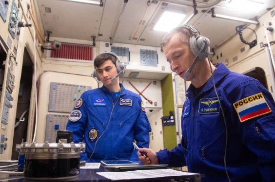 Космонавты завершили установку новой единой командно-телеметрической системы на борту МКС