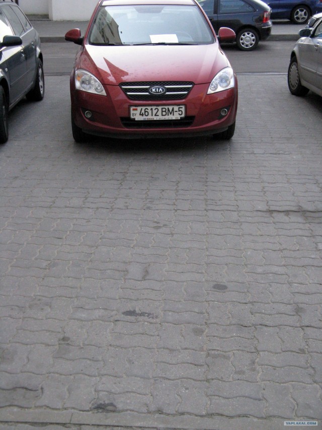 Неправильная парковка, часть вторая (2 фото)