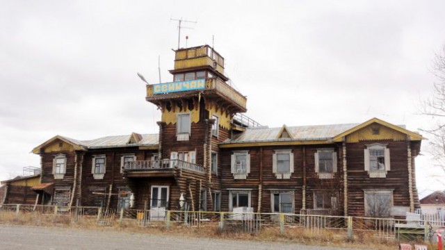 В поселке Сеймчан колымские власти построят стадион за 700 (!) миллионов. Там 20 лет нет горячей воды