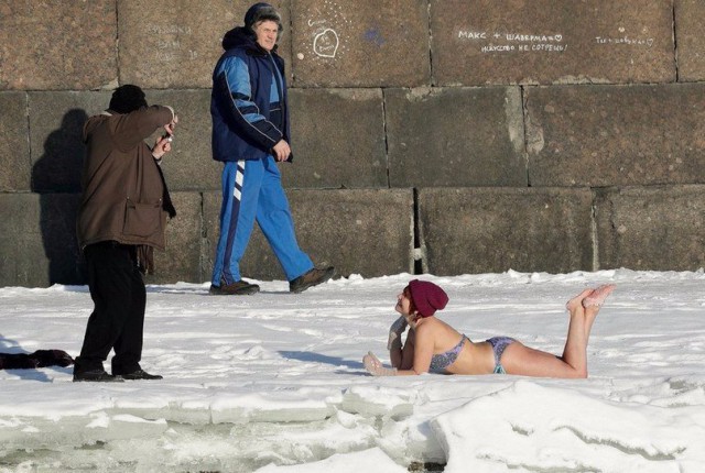 Дуры, хватит выёживаться перед фотиком