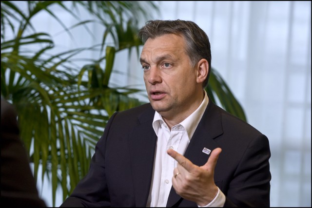 Премьер Венгрии: войну на Украине могут остановить только переговоры России и США