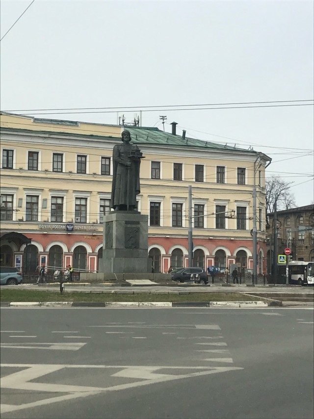 Вид на утренний час пик метро глазами машиниста