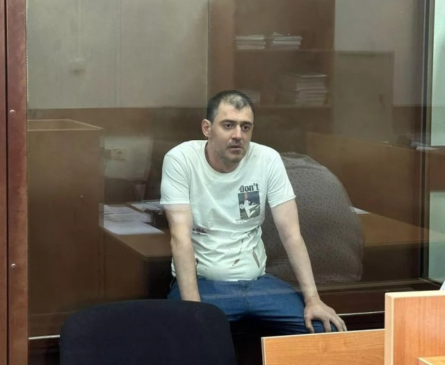 На Савеловском рынке в Москве мужчина с пистолетом угрожал прохожим и приставал к ним