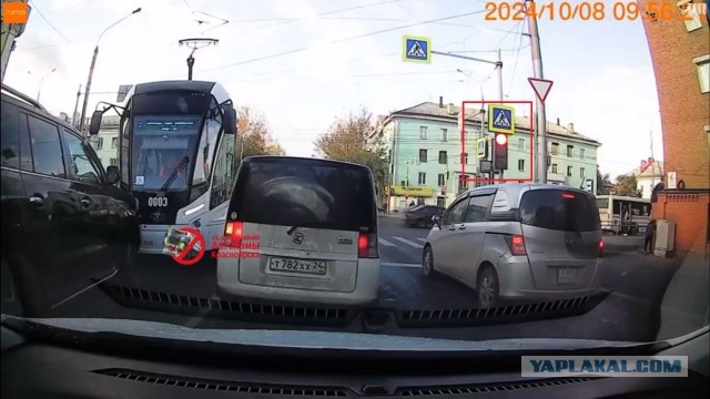 По трамвайным рельсам на Лексусе