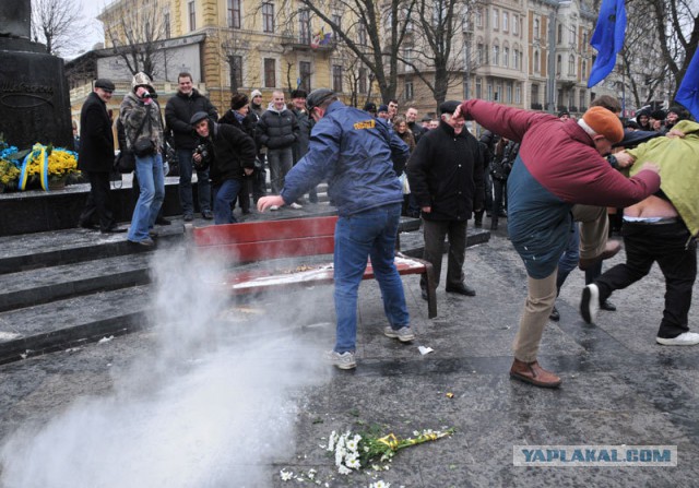 На Майдане избили и пытали репортёра Сергея Рулёва
