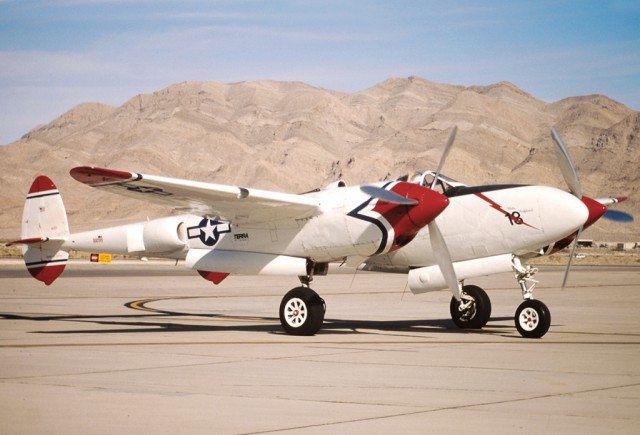 Многоцелевой истребитель P-38 «Lightning»