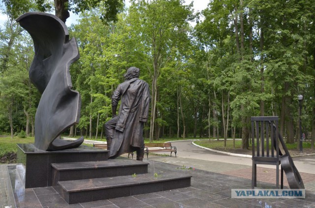 Памятник Талькову…