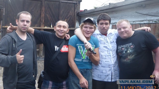 Голые танцы и драки: "пьяный батя" набирает популярность